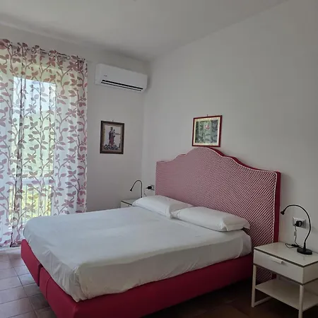 فندق مبيت وإفطار Sky & Sea 3*