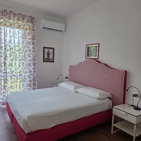فندق مبيت وإفطار Sky & Sea